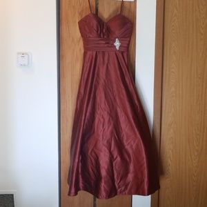 Bill LeVkoff Ballgown | Prom | Bridesmaids